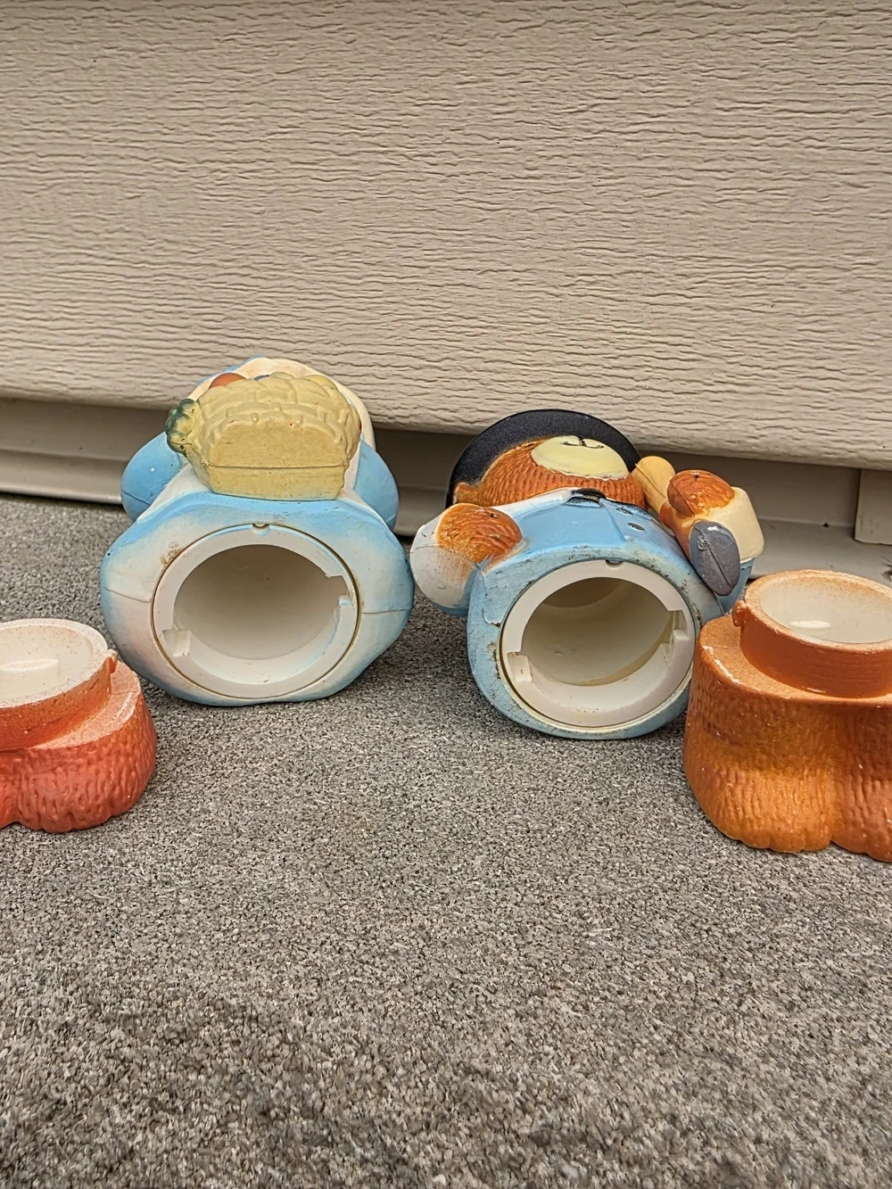 Vintage Enesco Pilgrim Teddy Bear Salt & Pepper Shakers